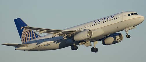 United Airbus A320-232 N465UA, Phoenix Sky Harbor, December 23, 2013